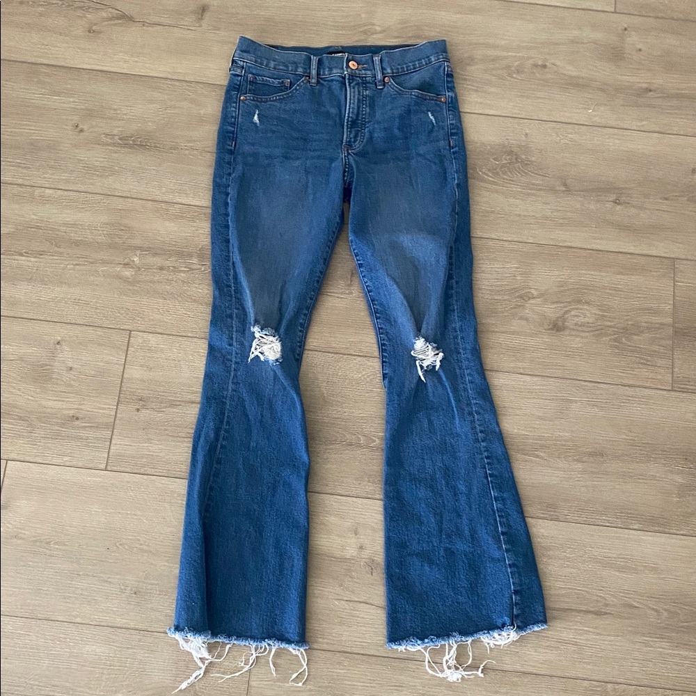 EUC! Express Cropped Flare Mid Rise Jeans - Size 6R